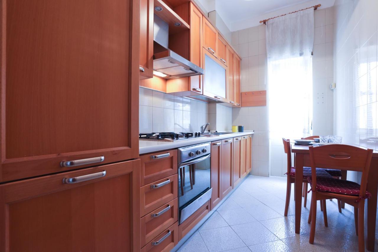 Bright Apartment Near The Sea With Parking Salerno Zewnętrze zdjęcie