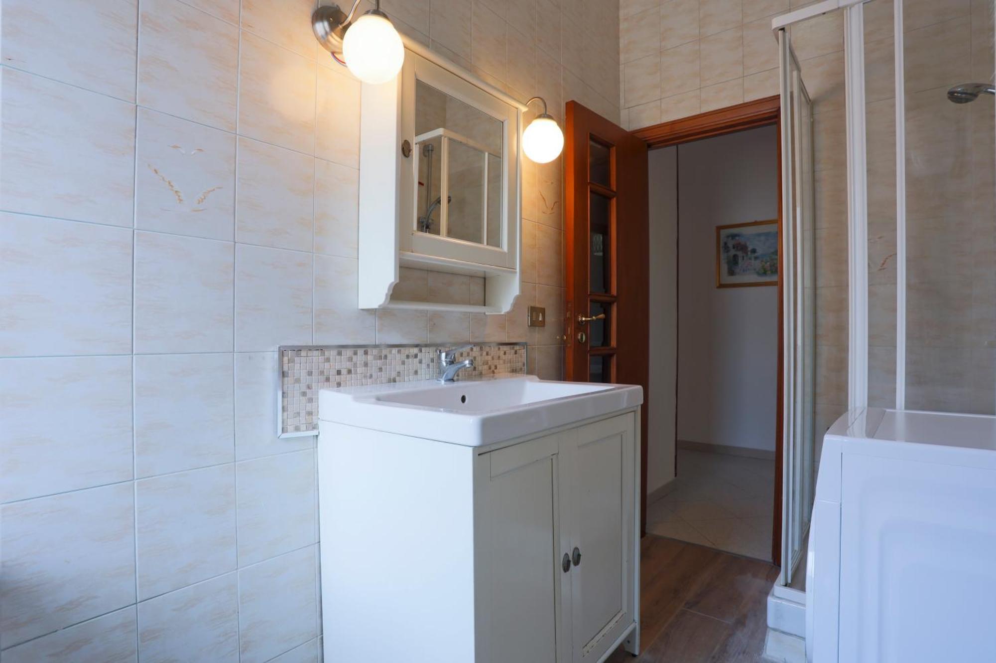 Bright Apartment Near The Sea With Parking Salerno Zewnętrze zdjęcie